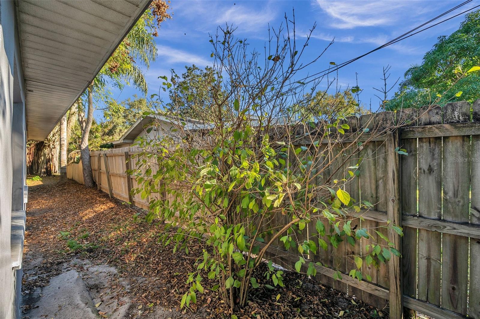 BARRETT MANOR - Residential Lease