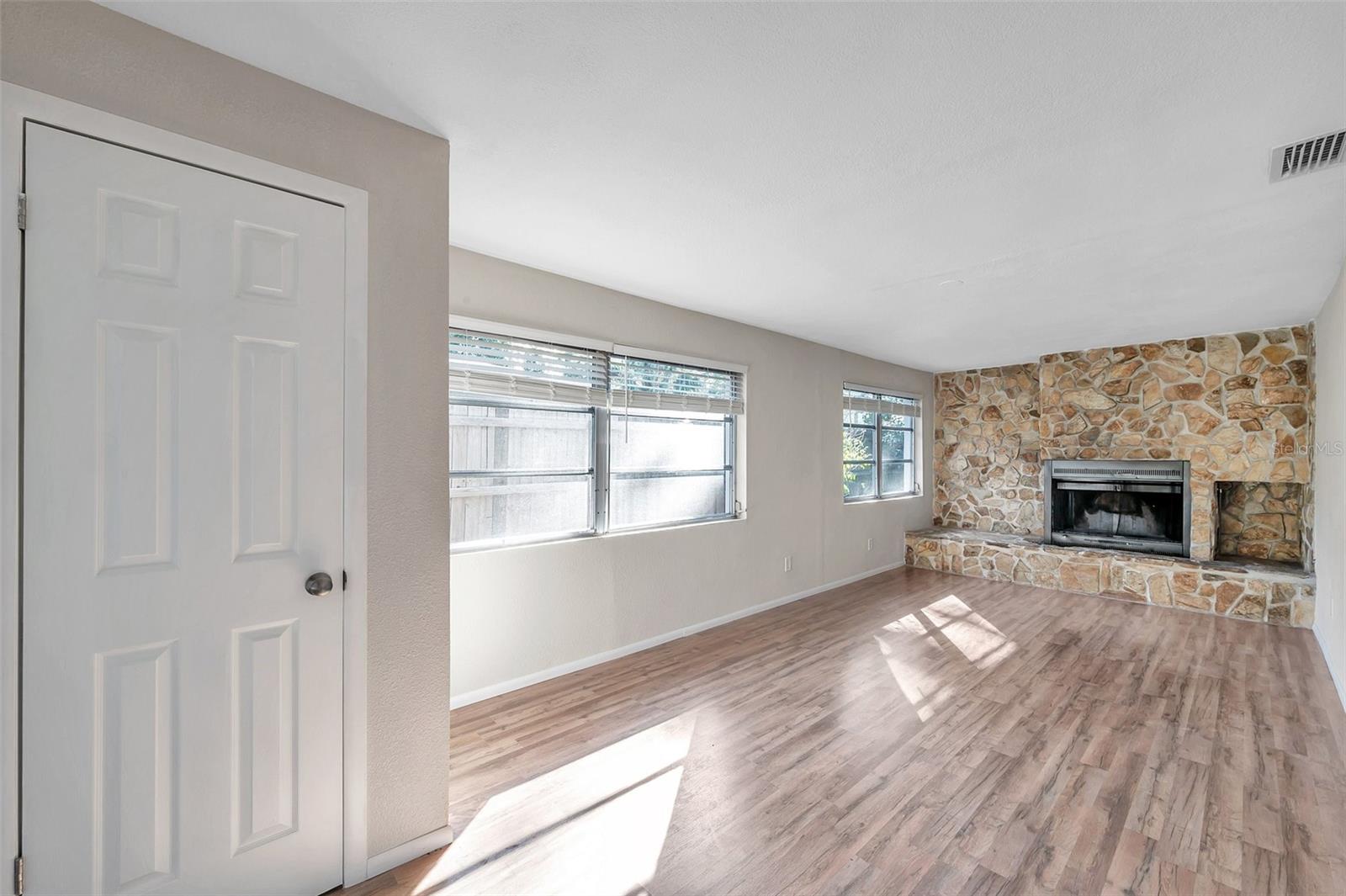 BARRETT MANOR - Residential Lease