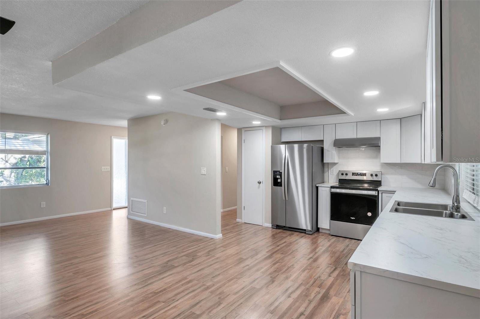 BARRETT MANOR - Residential Lease