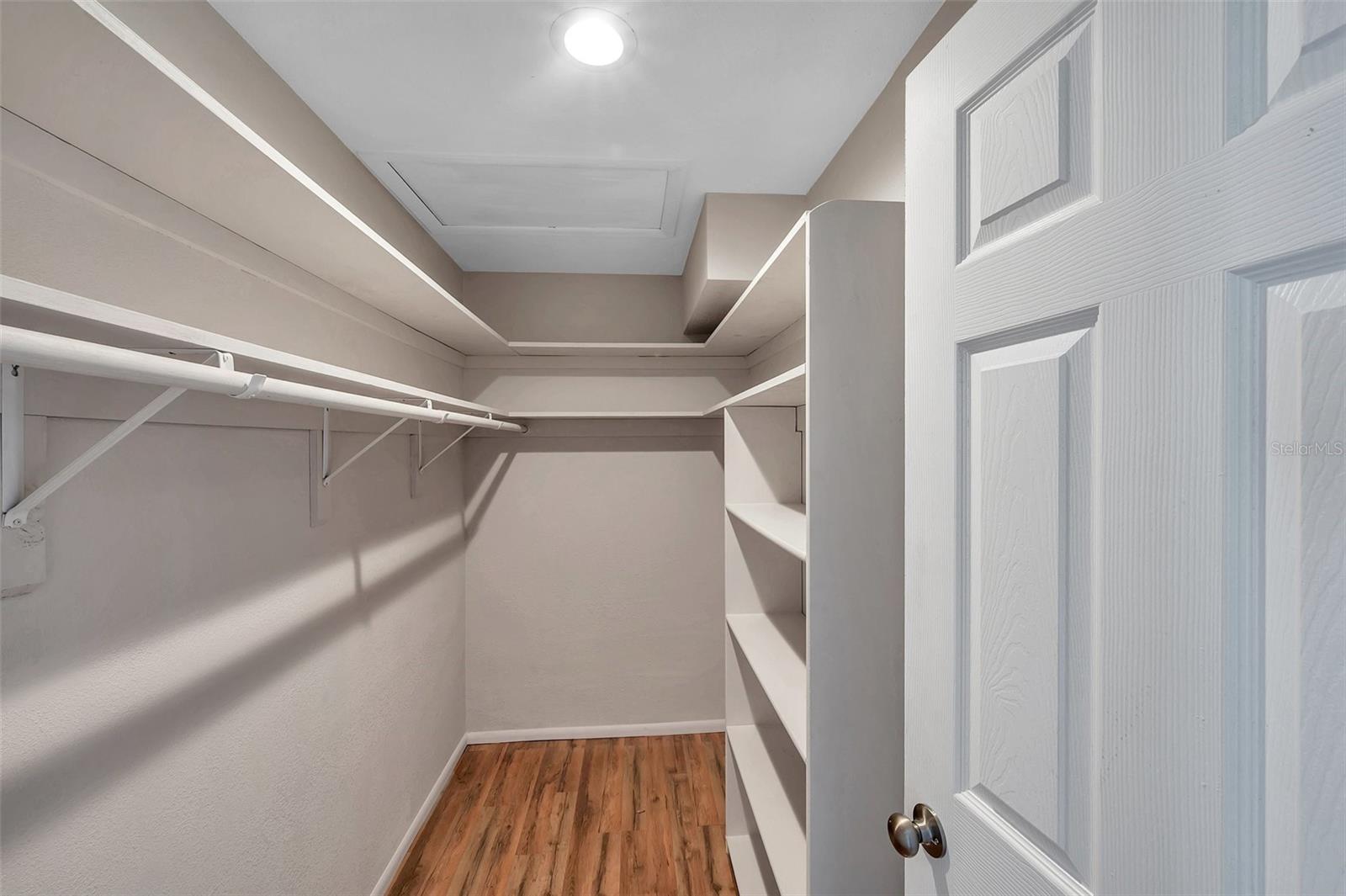 BARRETT MANOR - Residential Lease