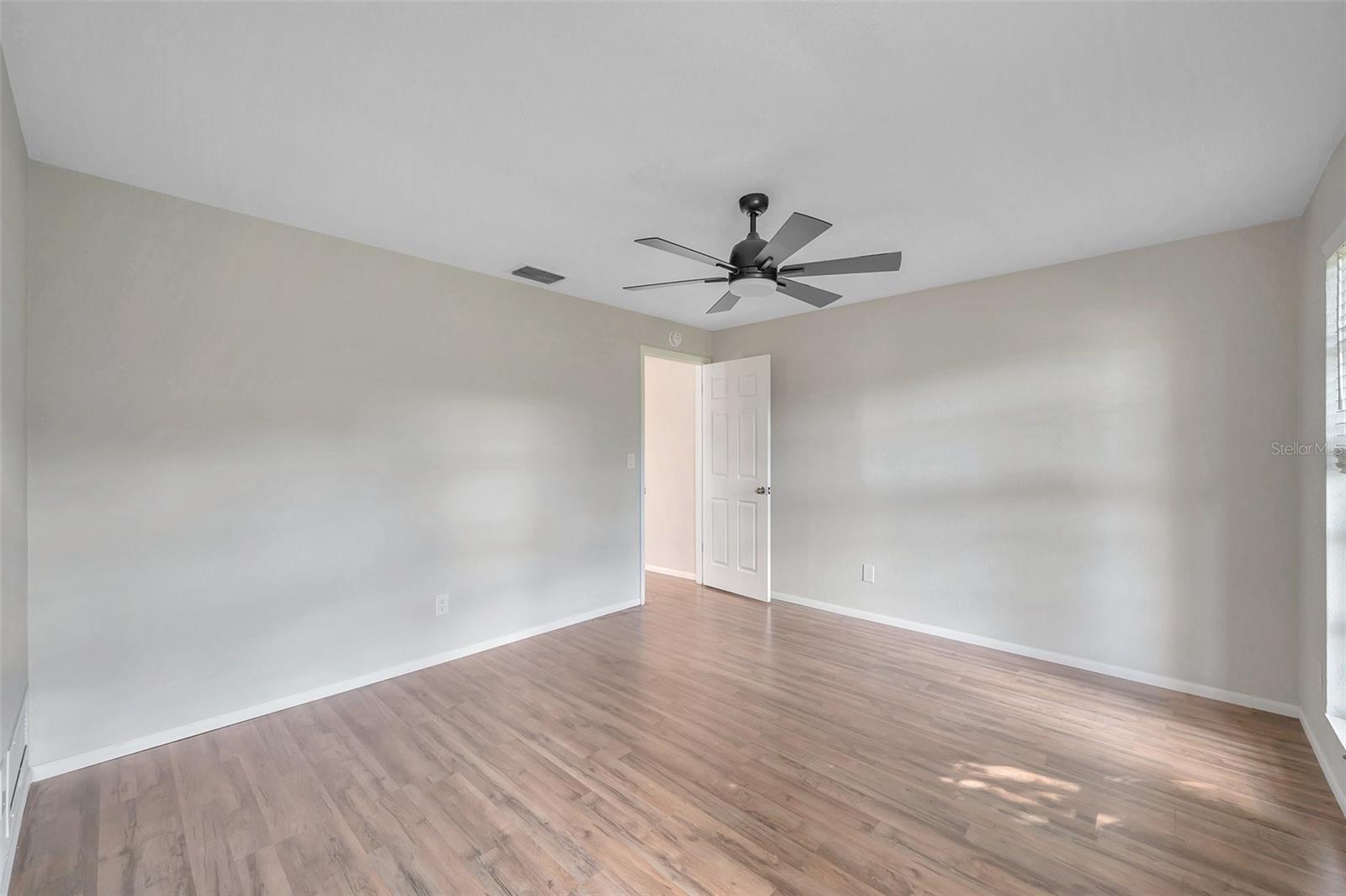 BARRETT MANOR - Residential Lease