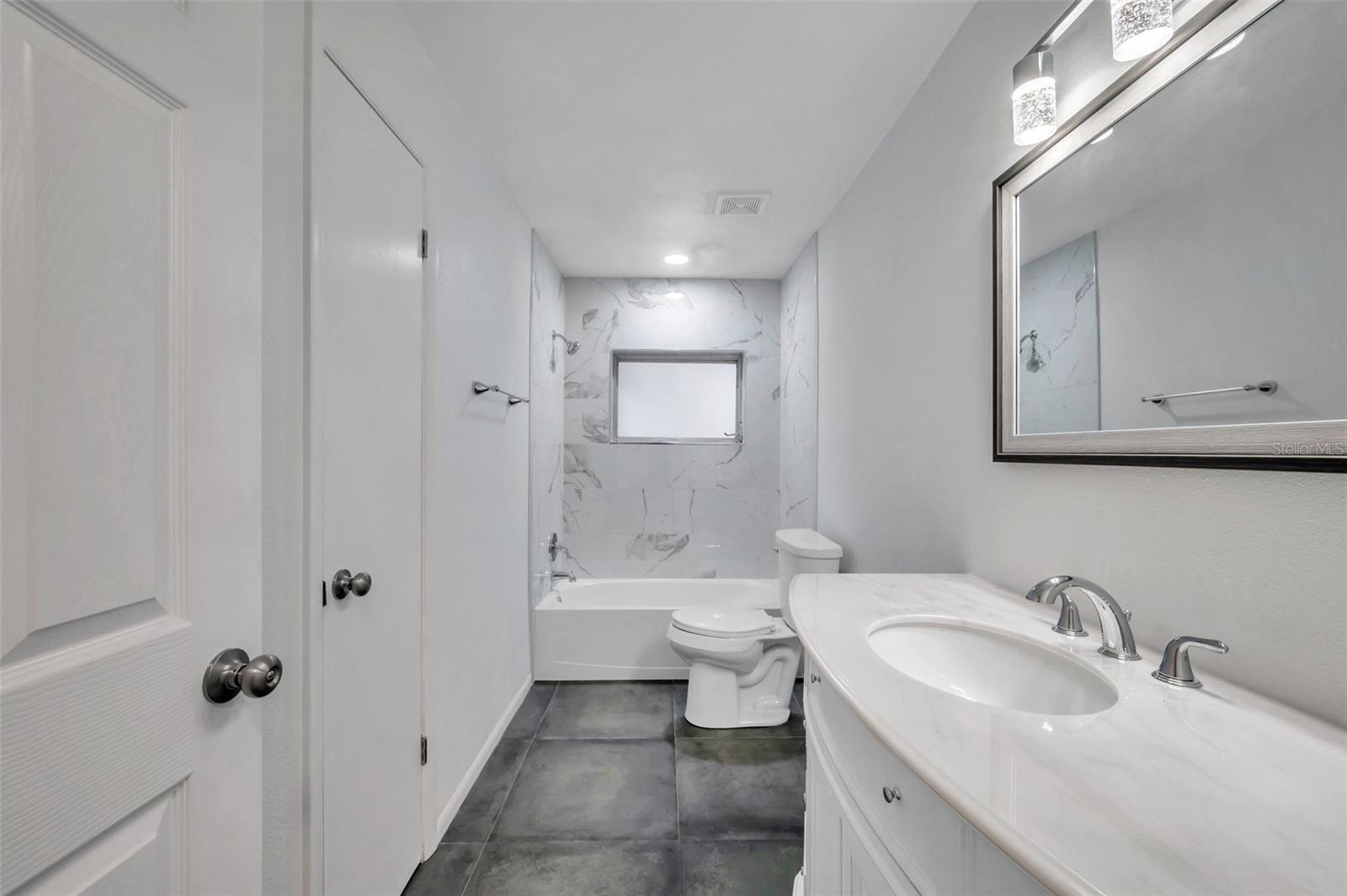 BARRETT MANOR - Residential Lease