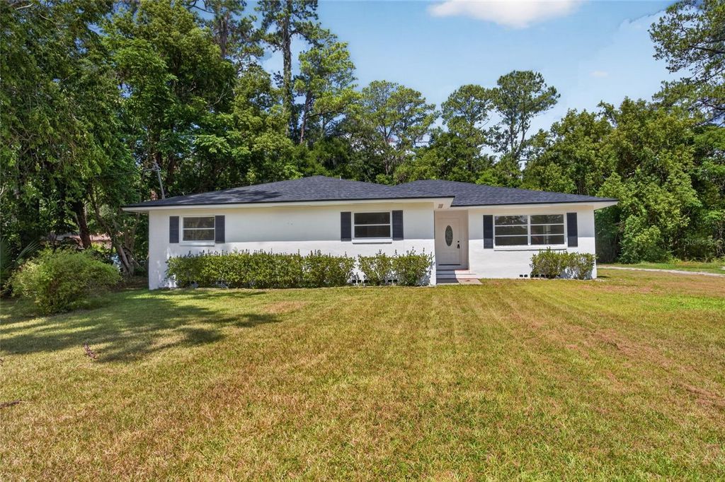 Photo of 1220 NE 16th Avenue, Ocala, FL 34470 (MLS # OM728095)