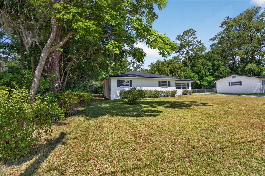 Photo of 1220 NE 16th Avenue, Ocala, FL 34470 (MLS # OM728095)