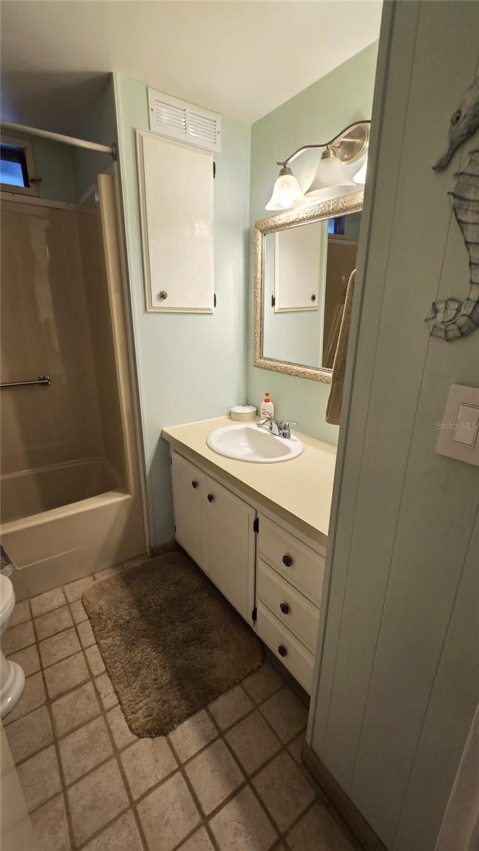 HOLIDAY MOB ESTATES 3RD ADD - Residential