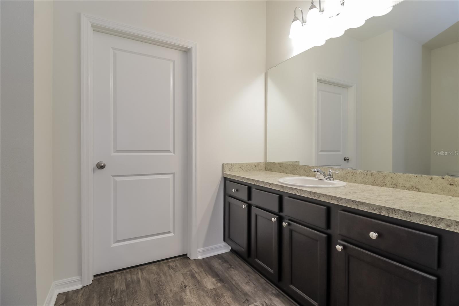 COASTAL WOODS UN B2 - Residential Lease