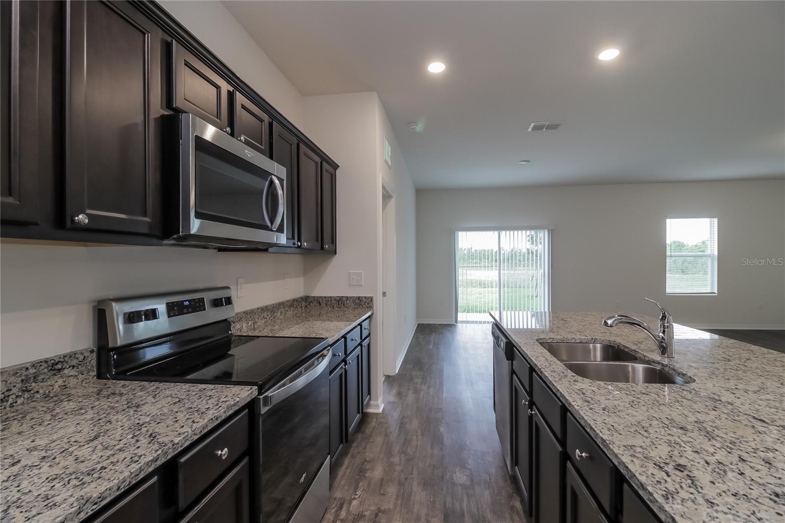 COASTAL WOODS UN B2 - Residential Lease