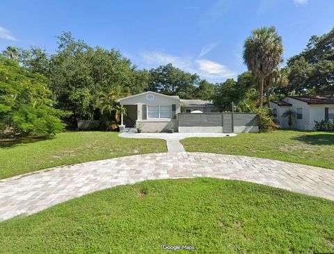 Photo of 521 35th Avenue NE, St Petersburg, FL 33704 (MLS # A4668738)