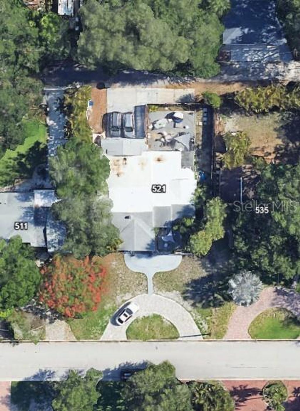 Photo of 521 35th Avenue NE, St Petersburg, FL 33704 (MLS # A4668738)