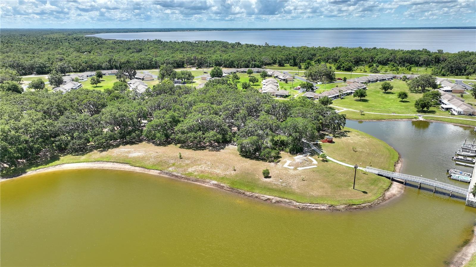 LAKESHORE CLUB - Residential