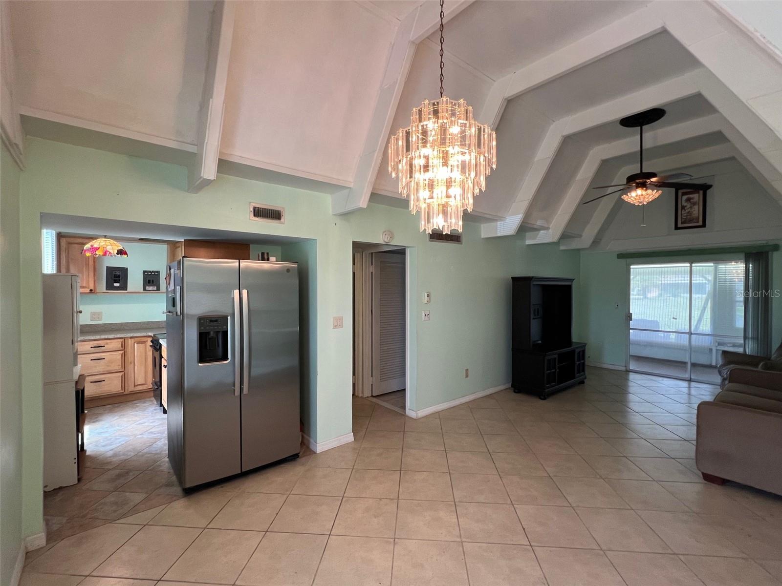 LAKESHORE CLUB - Residential