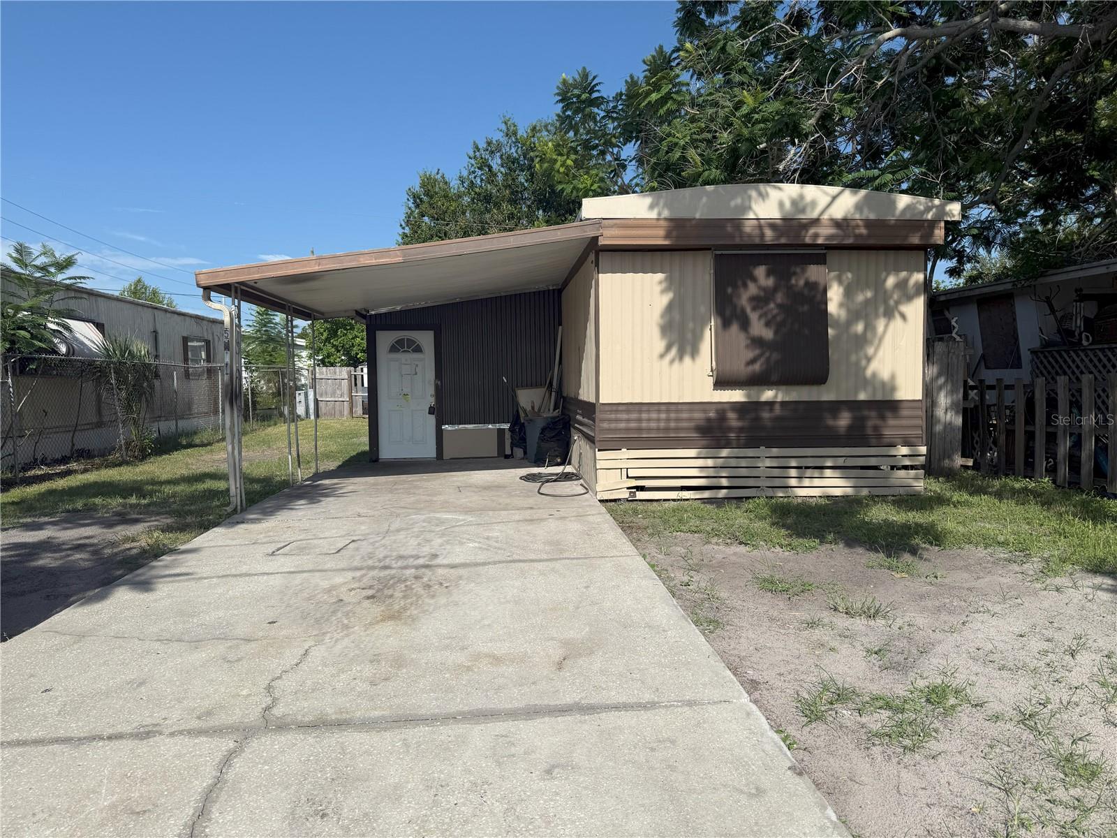 ATTENTION INVESTORS!!! GREAT OPPORTUNITY TO FIX AND RENT. OR FIX IT FOR YOURSELF! NO LOT RENT, NO HOA, NO RESTRICTIONS. YOU OWN THE LAND OUTRIGHT ON THIS FIXER UPPER. CENTRALLY LOCATED NEAR SHOPS, RESTAURANTS, ENTERTAINEMENT. CASH OR HARD MONEY ONLY. NO INSPECTION PERIOD. NO CONTRACT ASSIGMENTS.