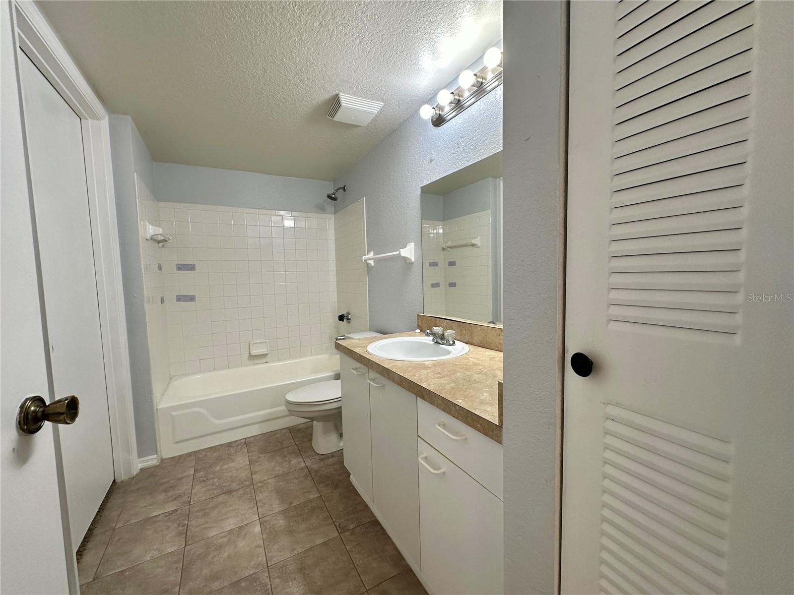 COLUMBIA ARMS CONDO - Residential Lease