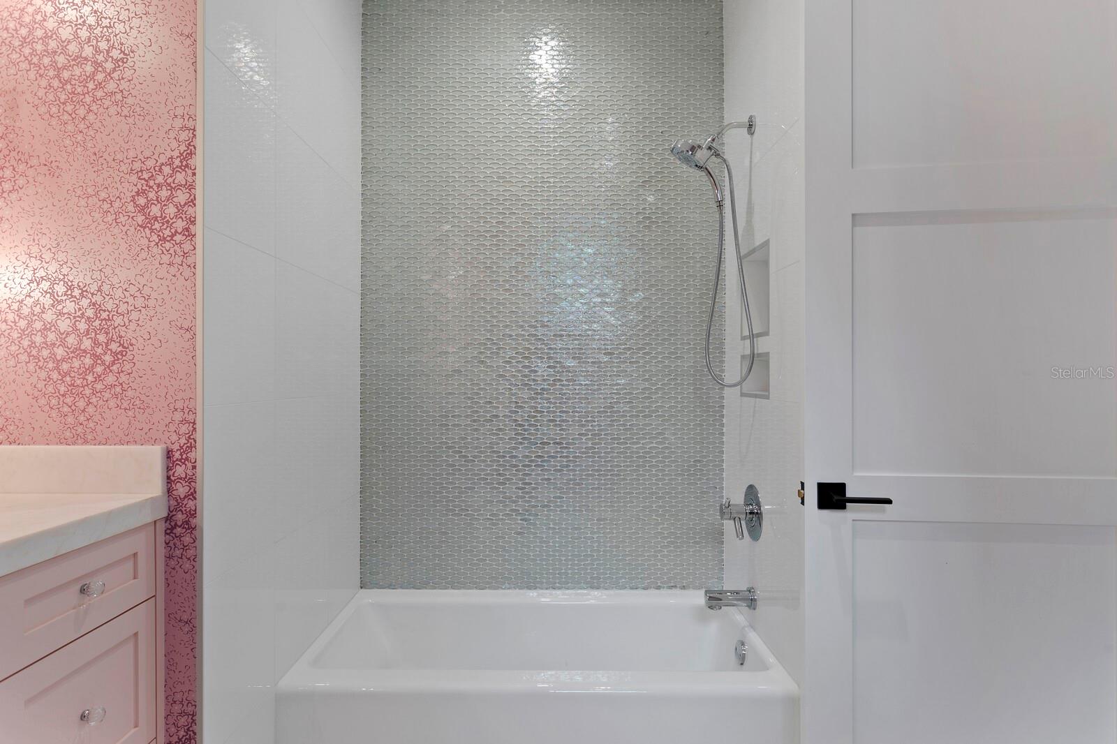 BAYSHORE ESTATES 4 - Residential