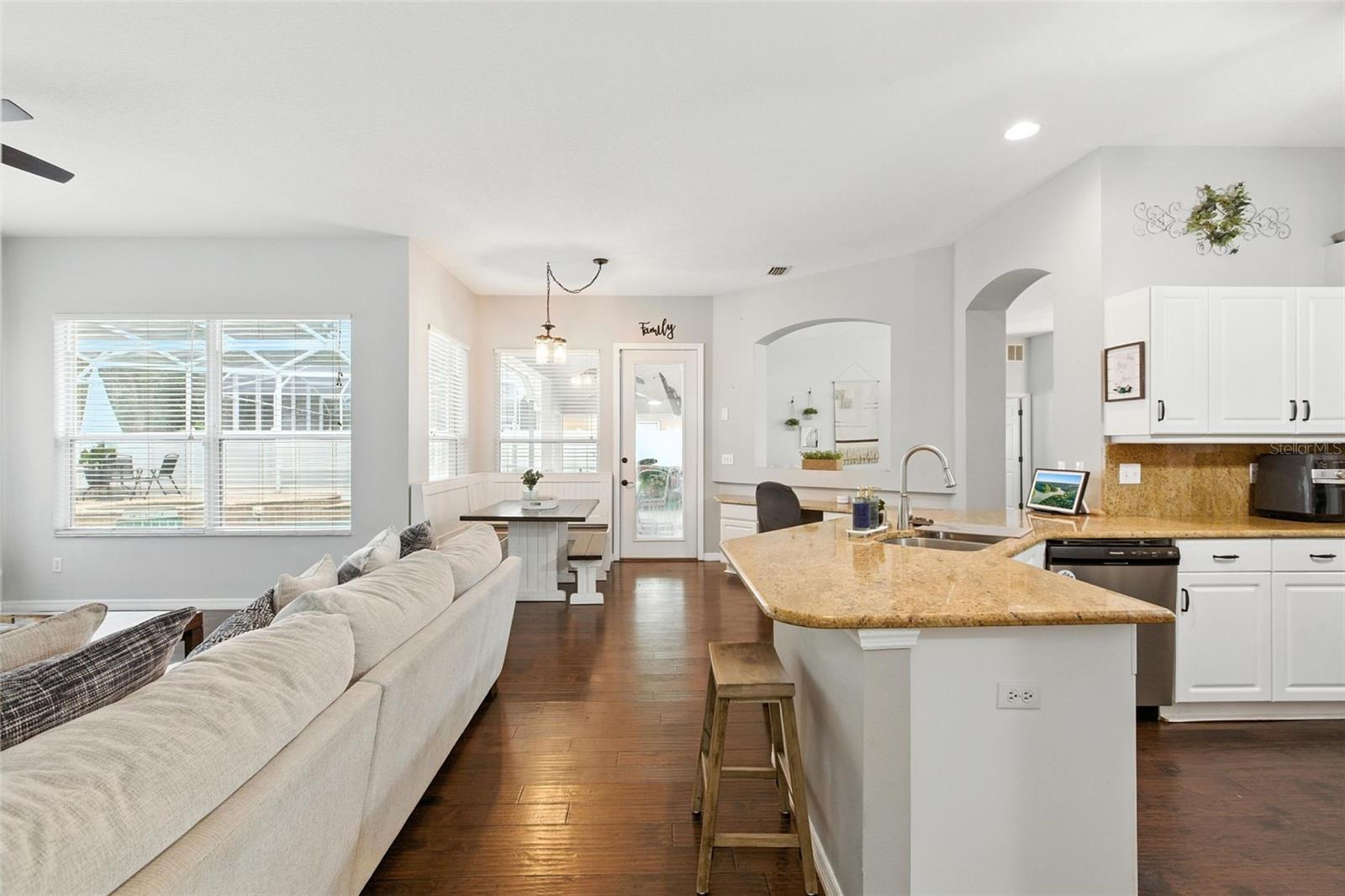 WATERS EDGE PH 10 - Residential