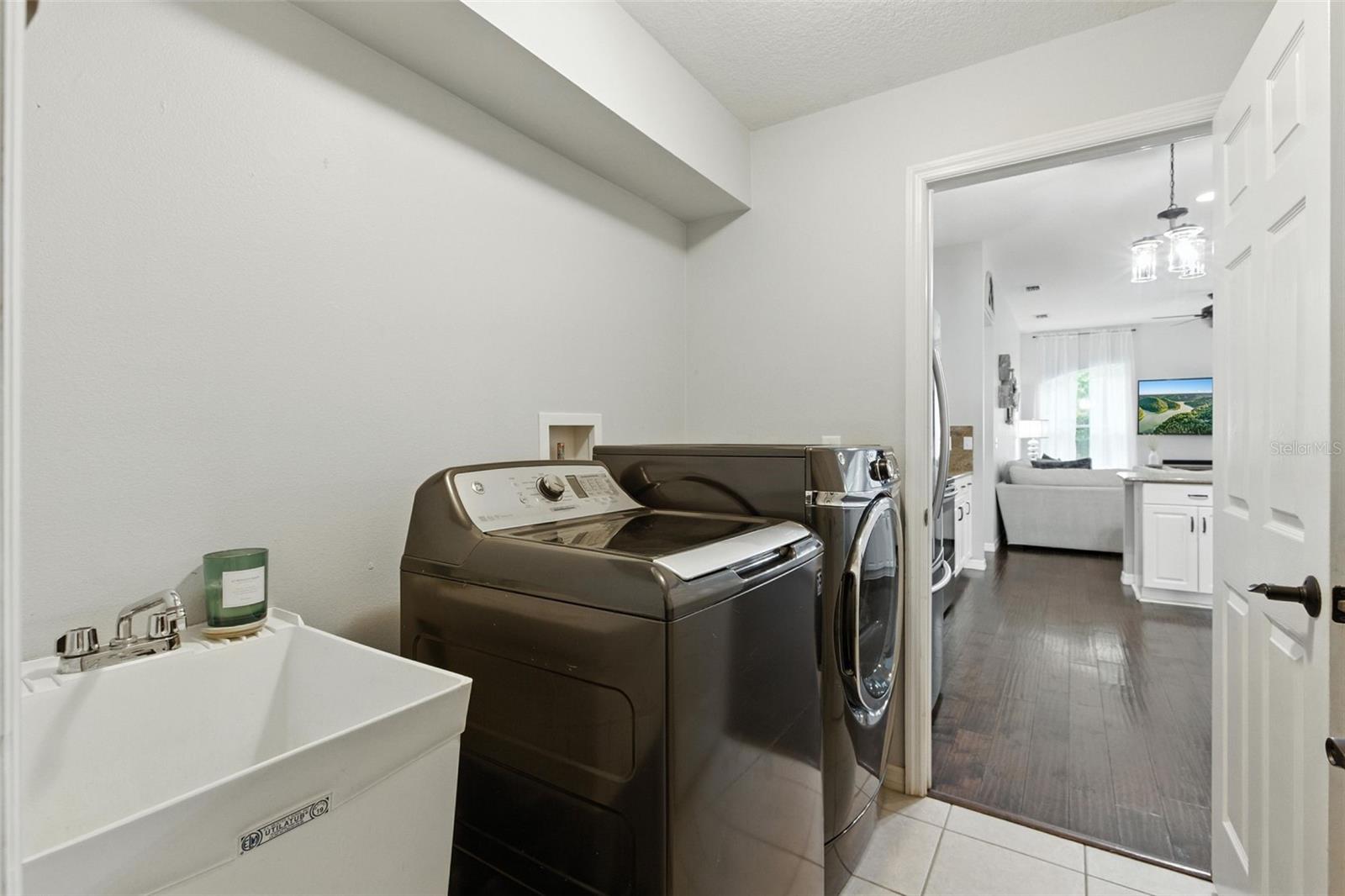 WATERS EDGE PH 10 - Residential