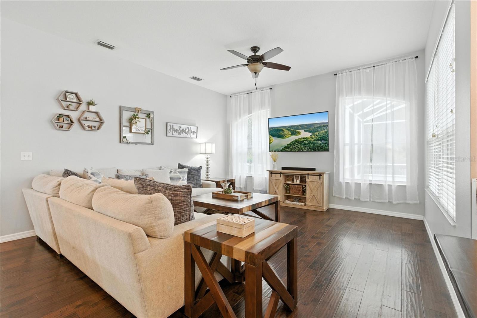 WATERS EDGE PH 10 - Residential