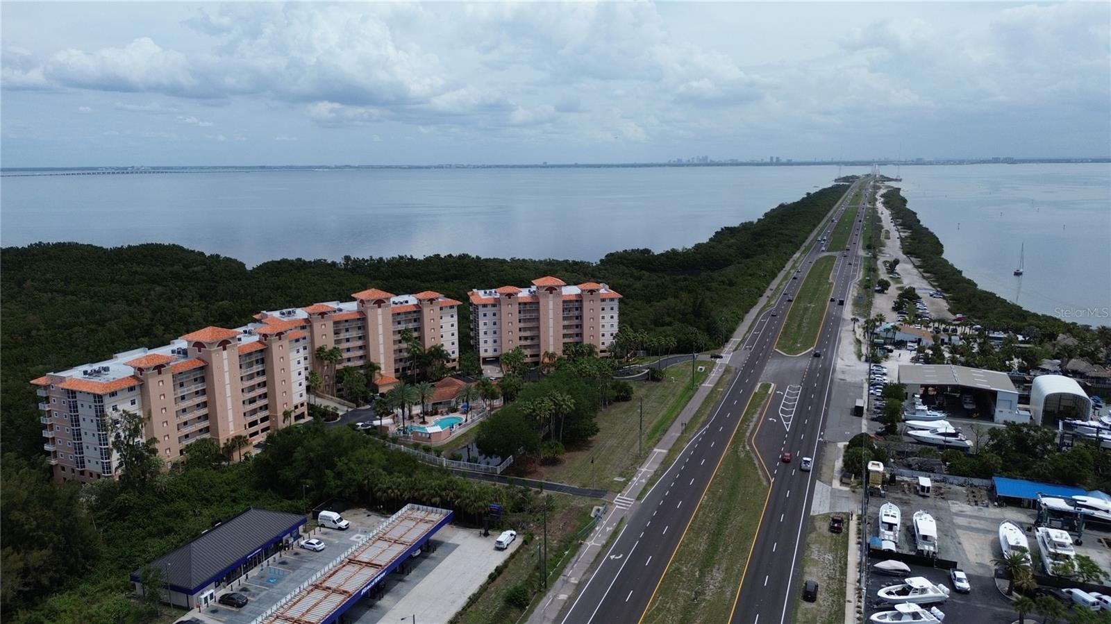 GRANDE VERANDAHS ON THE BAY - Residential