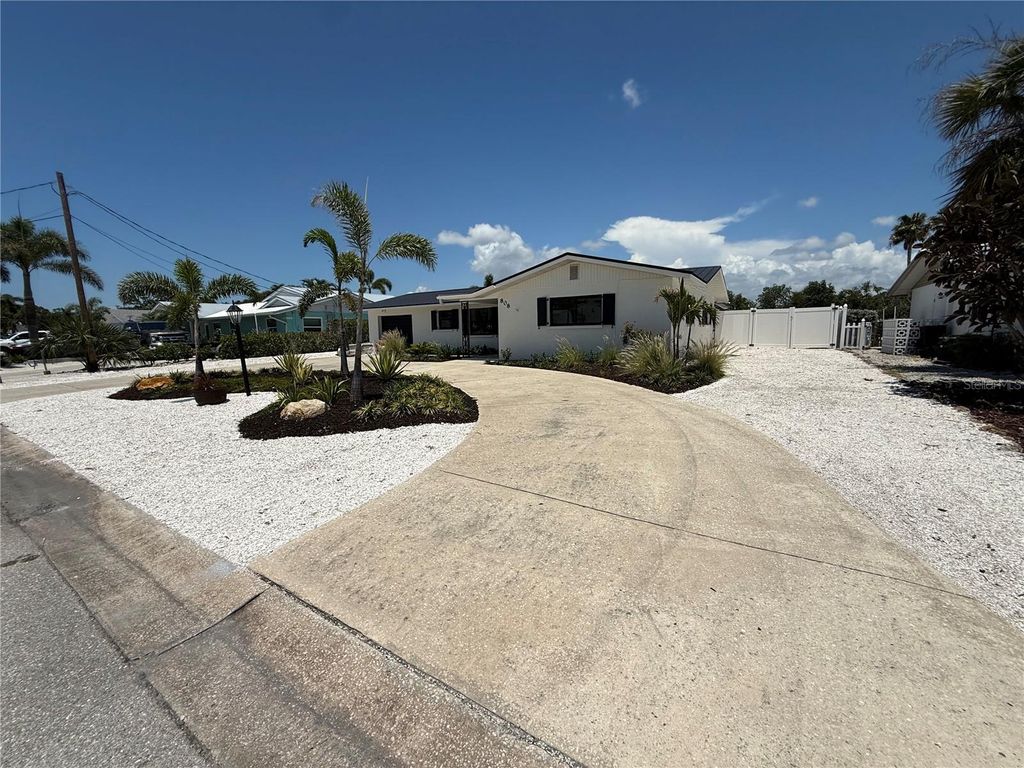 Photo of 808 25th Avenue W, Palmetto, FL 34221 (MLS # A4654017)