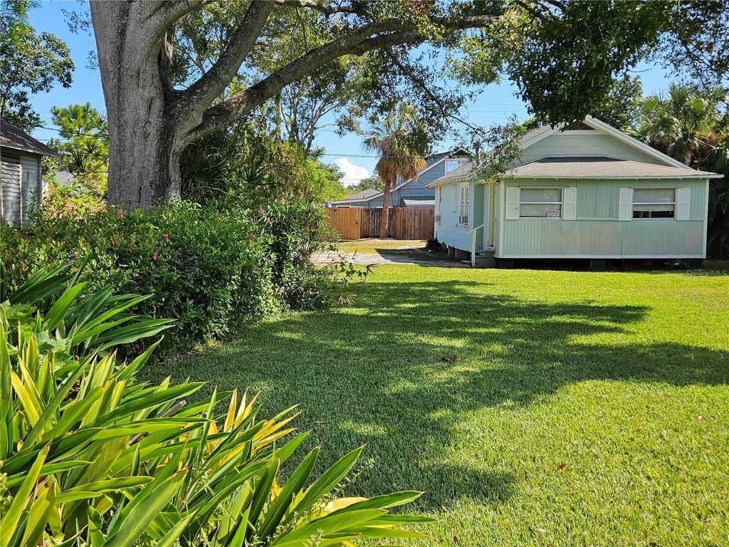 Photo of 925 Queen Street N, St Petersburg, FL 33713 (MLS # TB8439254)