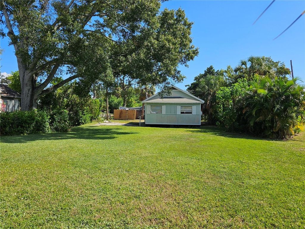 Photo of 925 Queen Street N, St Petersburg, FL 33713 (MLS # TB8439254)