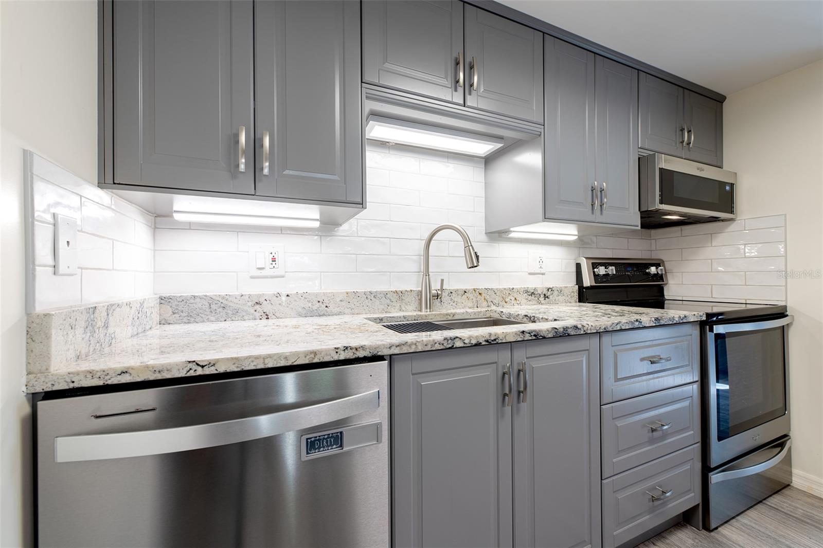 Casas a venda 4 - Jen Dantas 128 CAMPHOR CIRCLE C