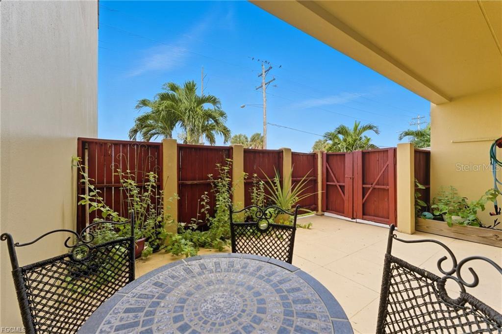 DEL PRADO PARK TOWNHOUSE - Residential