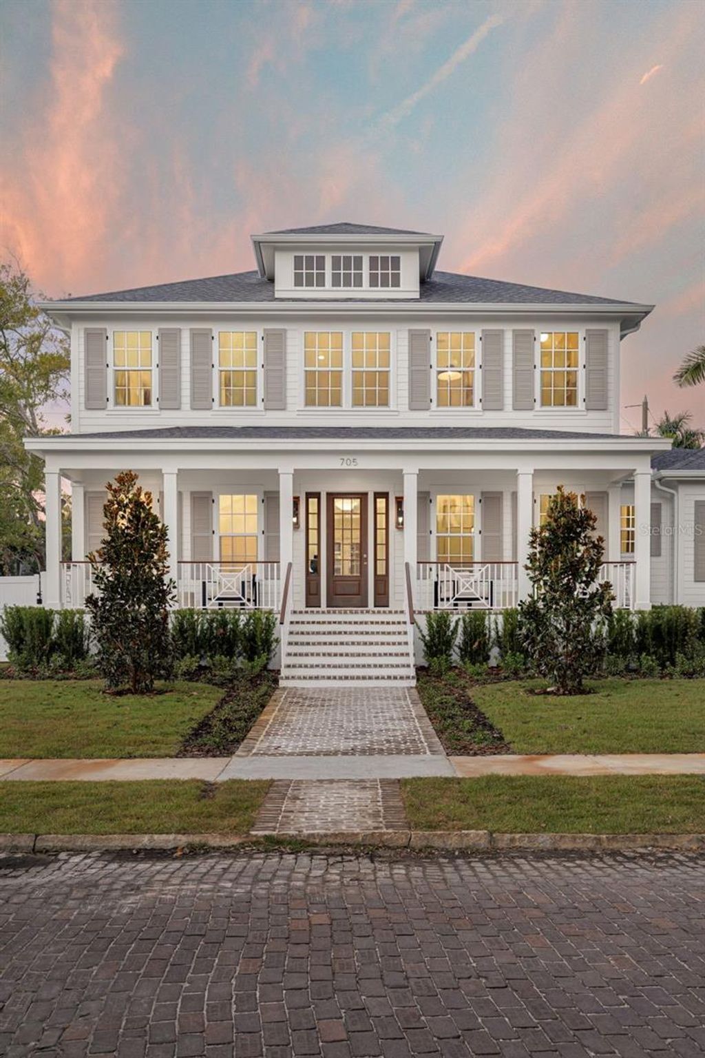 Photo of 705 17th Avenue NE, St Petersburg, FL 33704 (MLS # TB8421082)