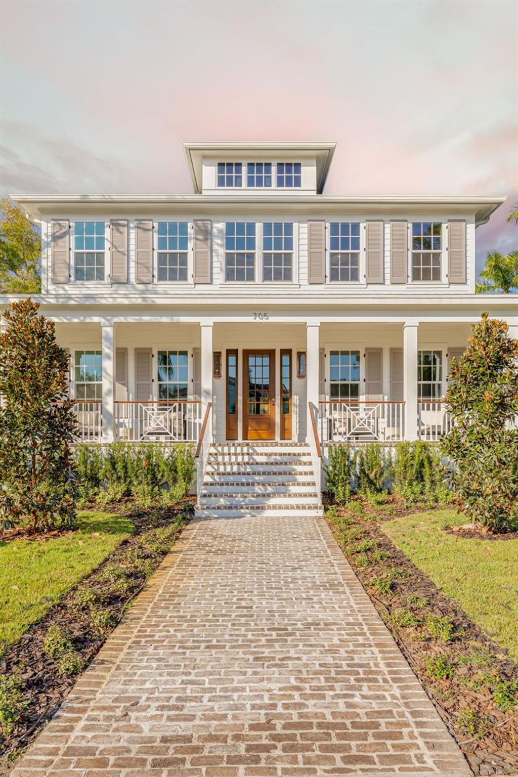 Photo of 705 17th Avenue NE, St Petersburg, FL 33704 (MLS # TB8421082)