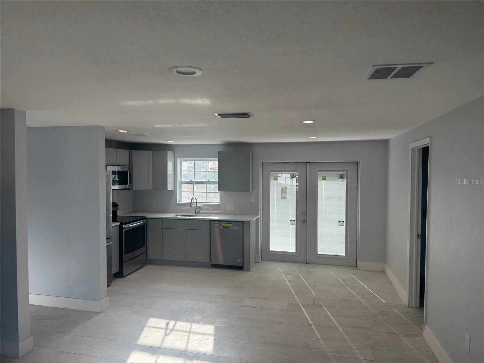 ACADEMY MANOR UNIT 01 - Residential