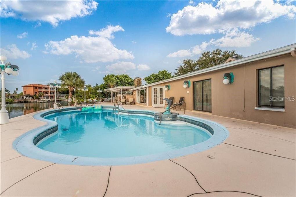 SOUTH CSWY ISLE - Residential