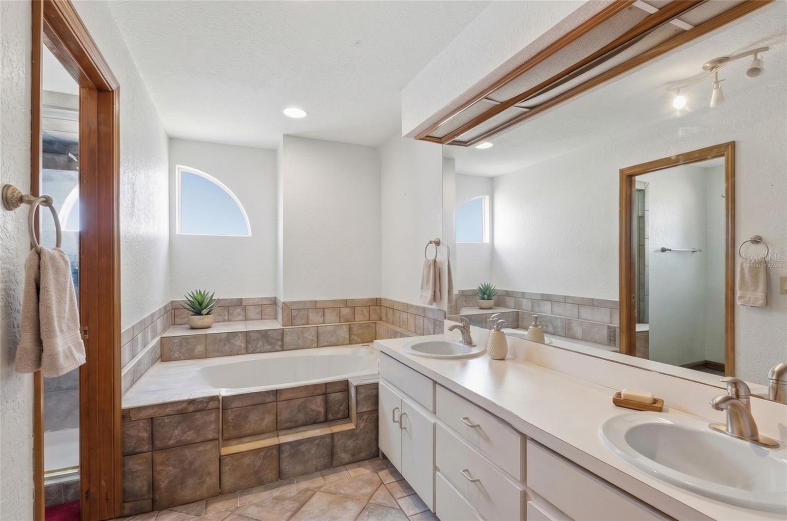 OVERLOOK ESTATES - Residential