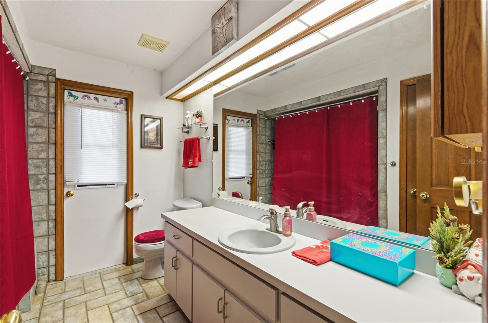 OVERLOOK ESTATES - Residential