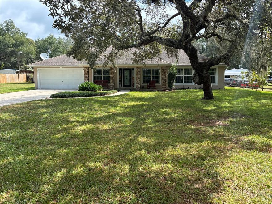 Walk into this gorgeous 4 bedroom 3 bath single family home perfect for large families or those needing flexible guest or home office space. The spacious master bedroom includes high ceilings. fan and ensuite bath. The open well lit kitchen wiht eat-in breakfast area with beautiful countertops and plenty of pantry space. The front yard welcomes you to sit in the porch to enjoy the weather and listen to the peaceful nature sounds. Your pets will love the large back yard. NO HOA will allow you the space and flexibility to of Florida's outdoor living. New AC and appliances.