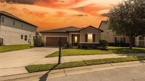Photo of 922 Suffolk Pl, Davenport, FL 33896 (MLS # P4940118)