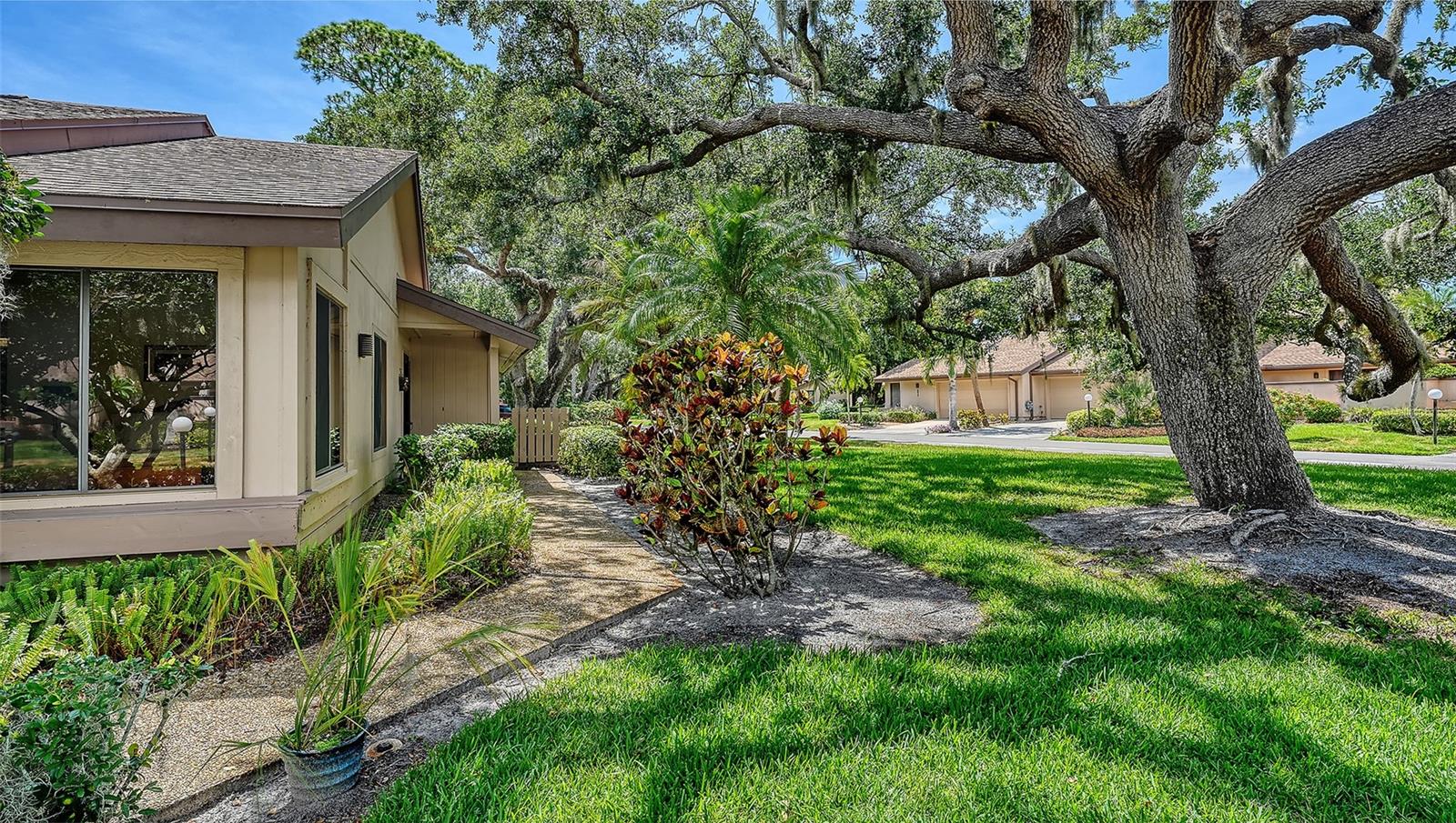 4652 OAK HOLLOW DRIVE 19