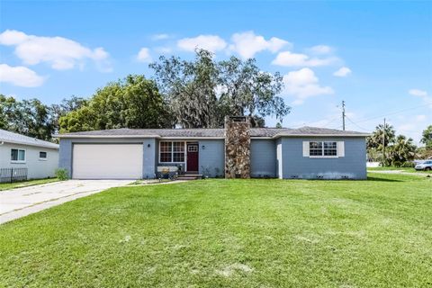 Photo of 500 E Gottsche Avenue, Eustis, FL 32726 (MLS # O6322644) Photo of 500 E Gottsche Avenue, Eustis, FL 32726 (MLS # O6322644)