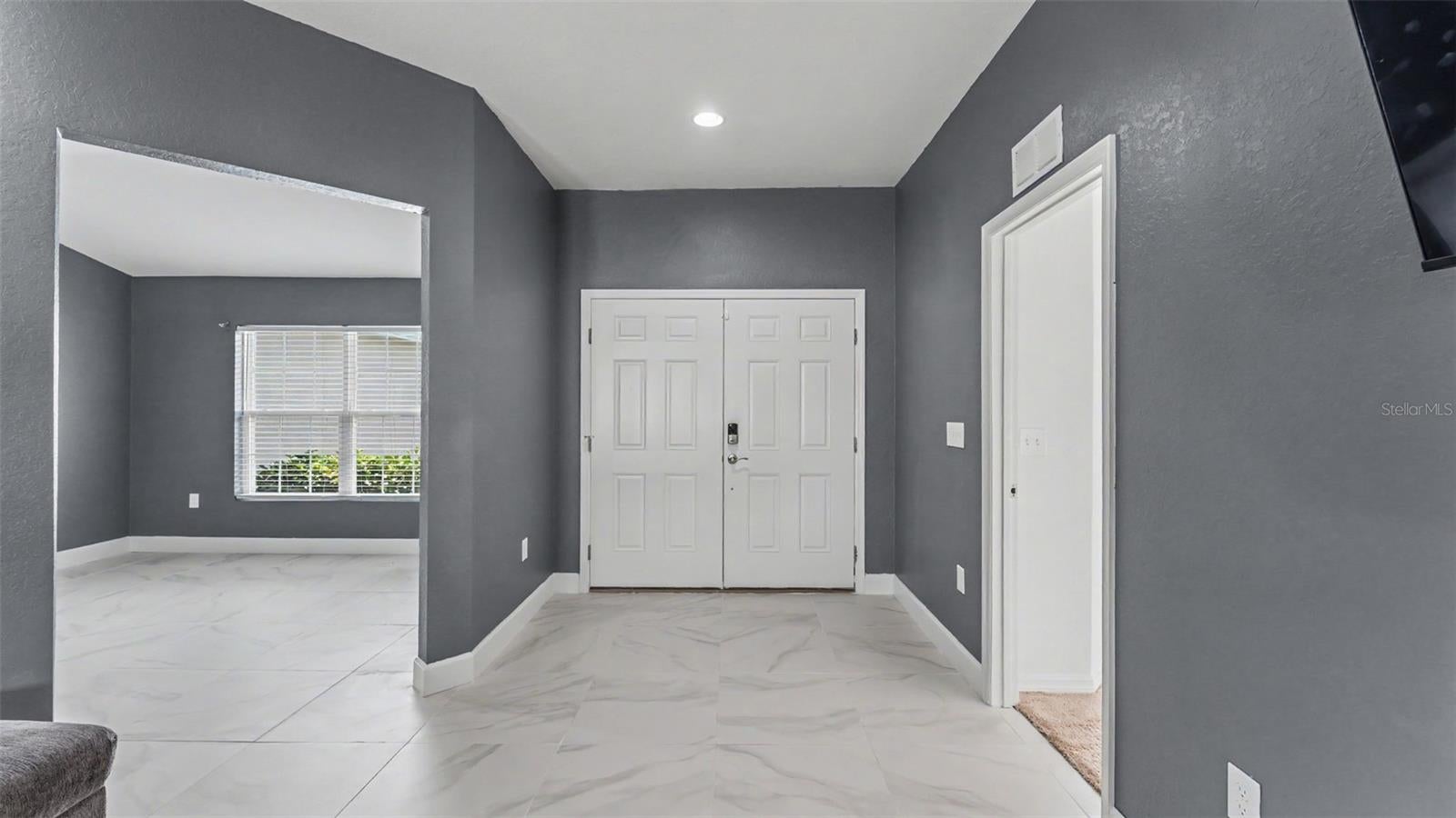 2048 WINDING RIVER COVE