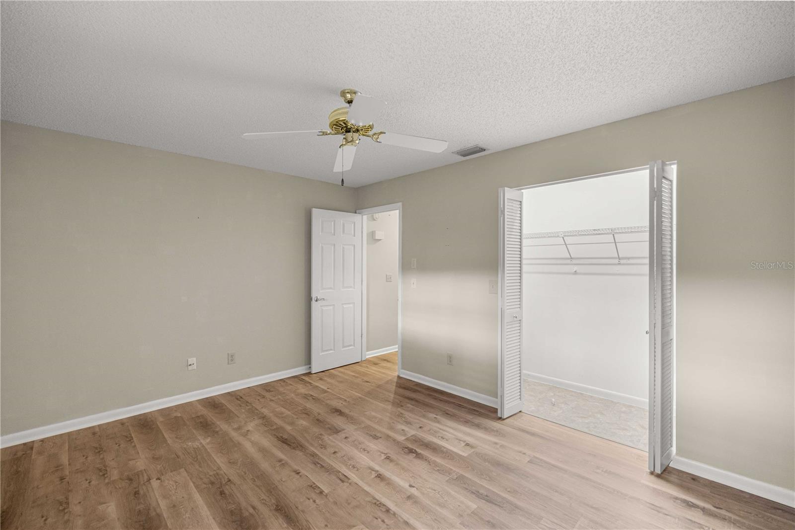 CIRCLE SQUARE WOODS - Residential