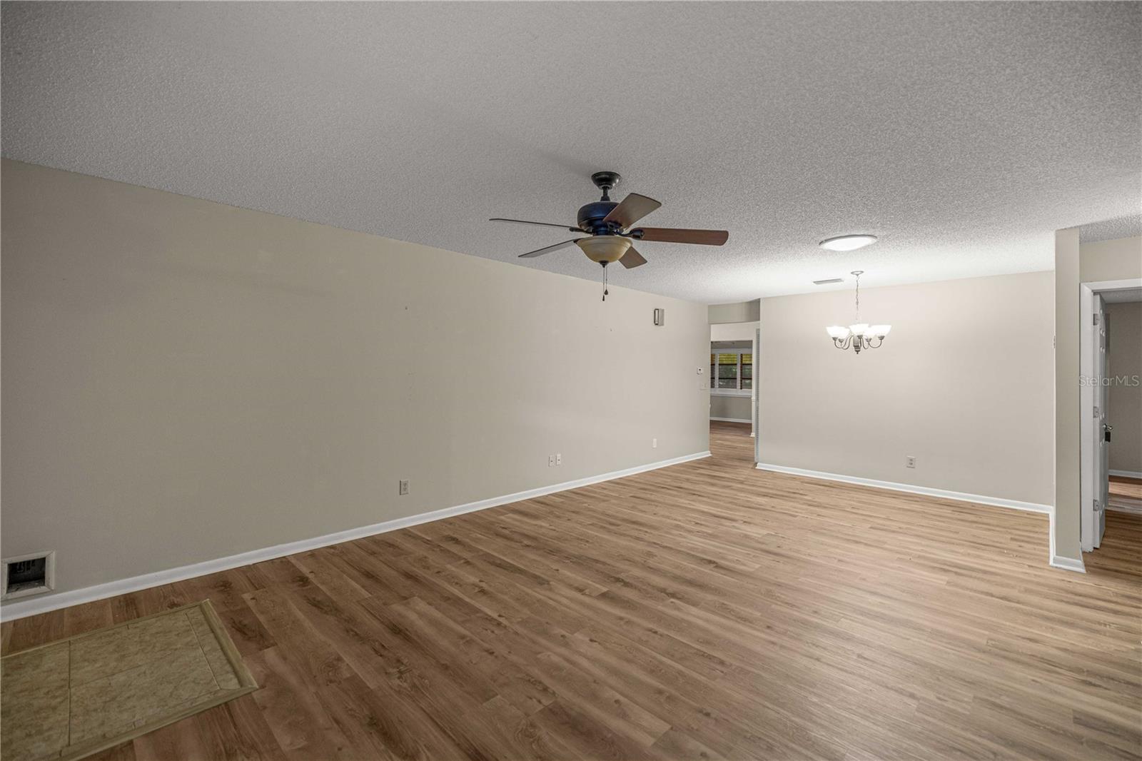 CIRCLE SQUARE WOODS - Residential