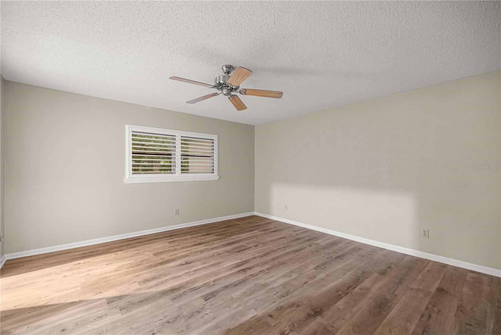 CIRCLE SQUARE WOODS - Residential