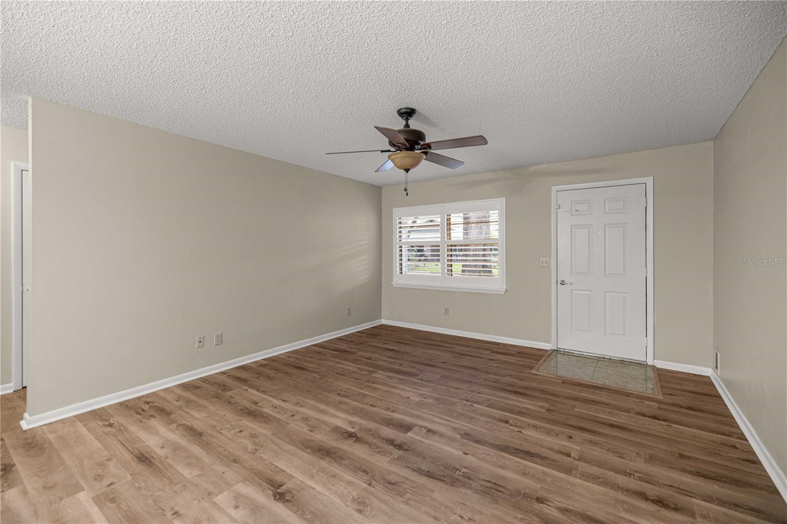 CIRCLE SQUARE WOODS - Residential