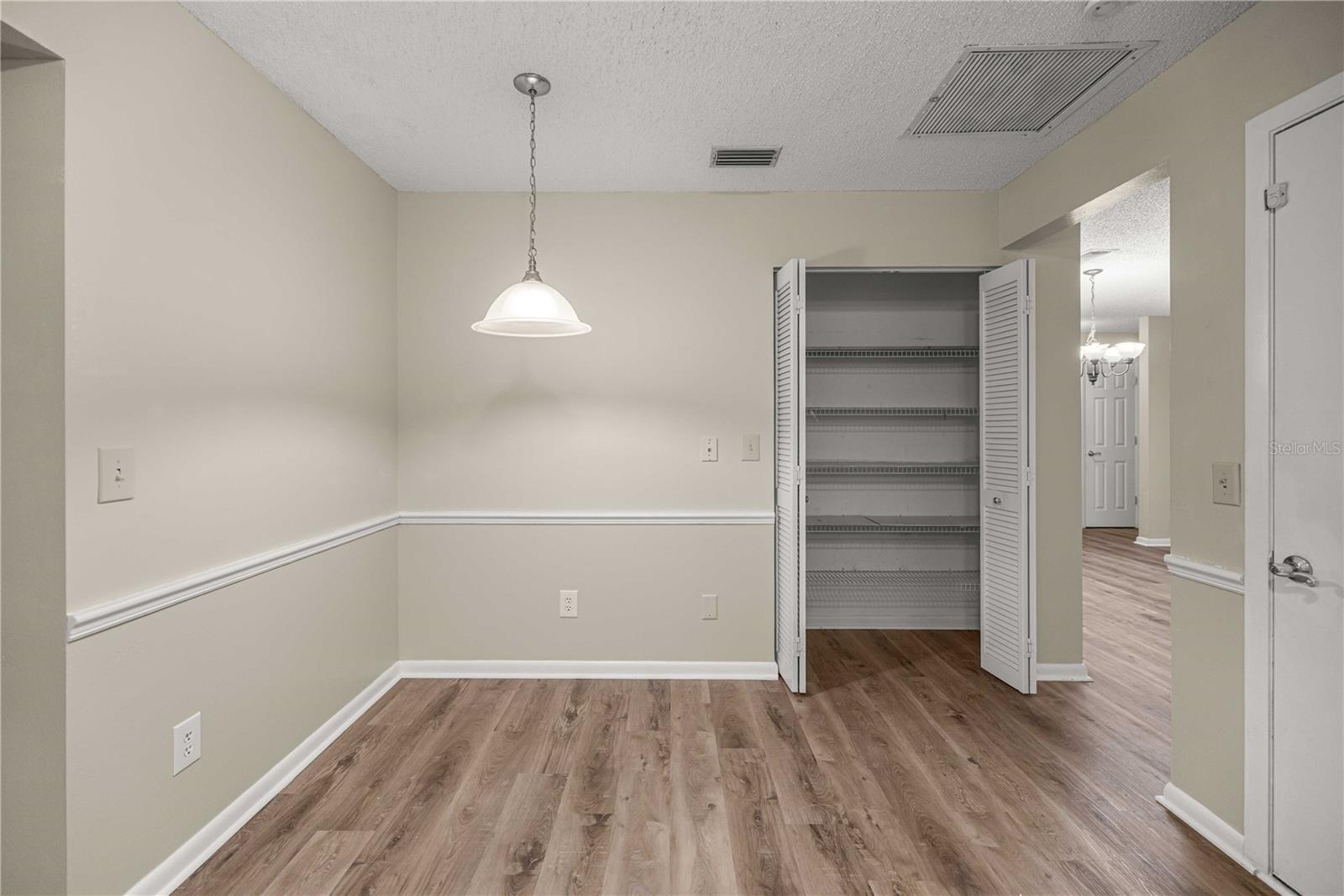 CIRCLE SQUARE WOODS - Residential