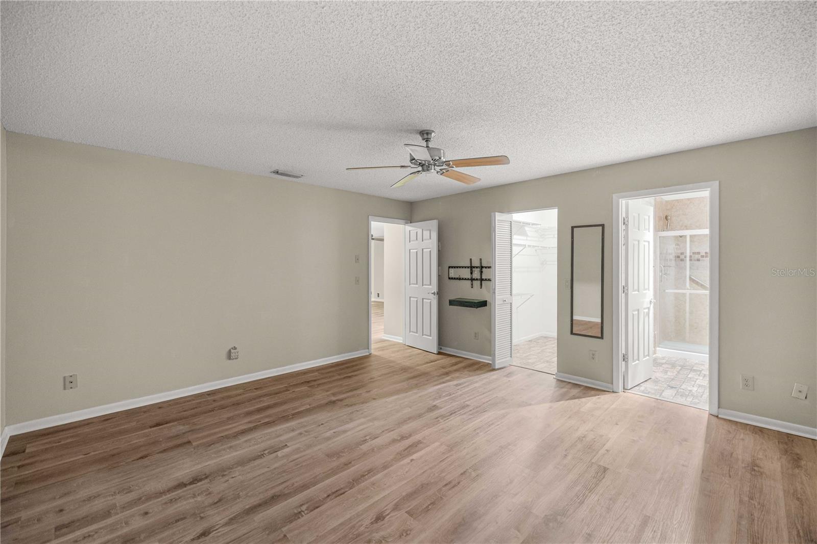 CIRCLE SQUARE WOODS - Residential
