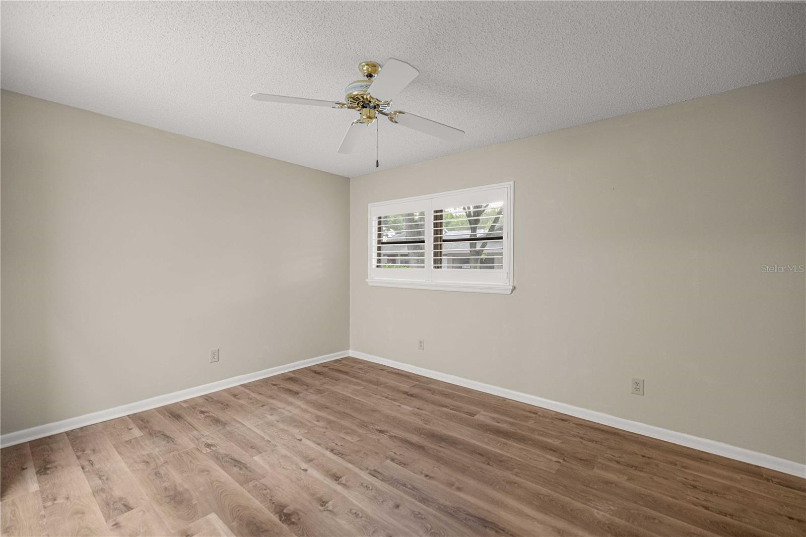 CIRCLE SQUARE WOODS - Residential
