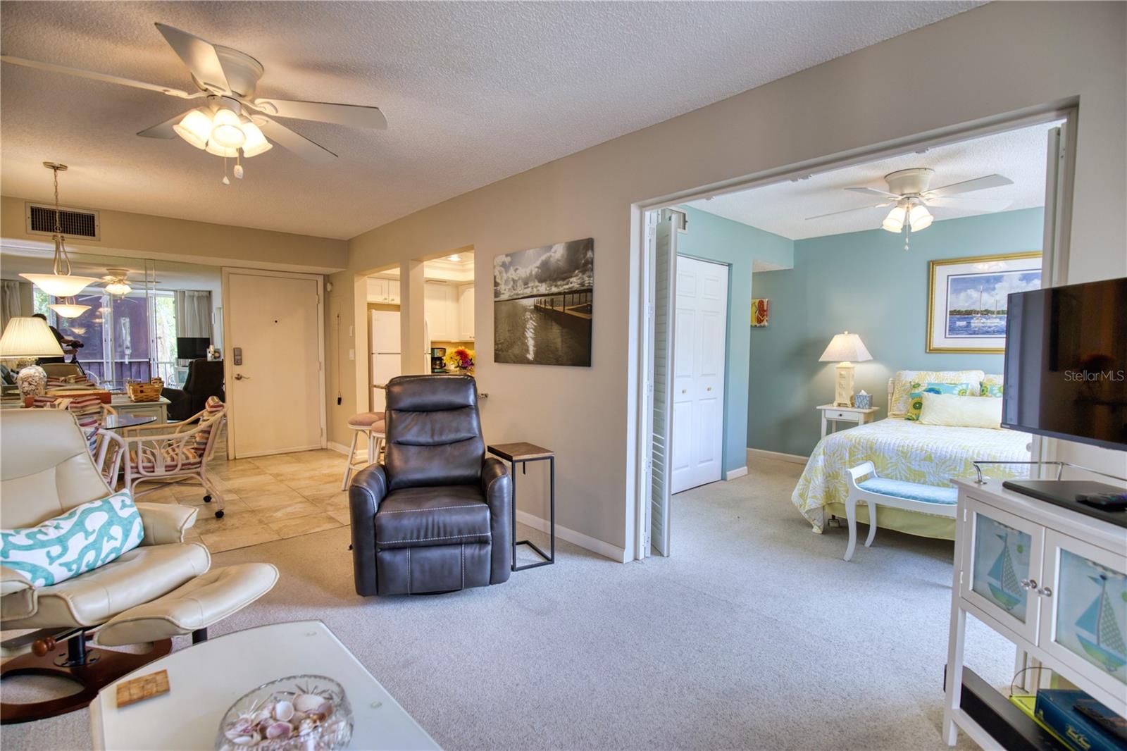 LAS PALMAS - Residential Lease