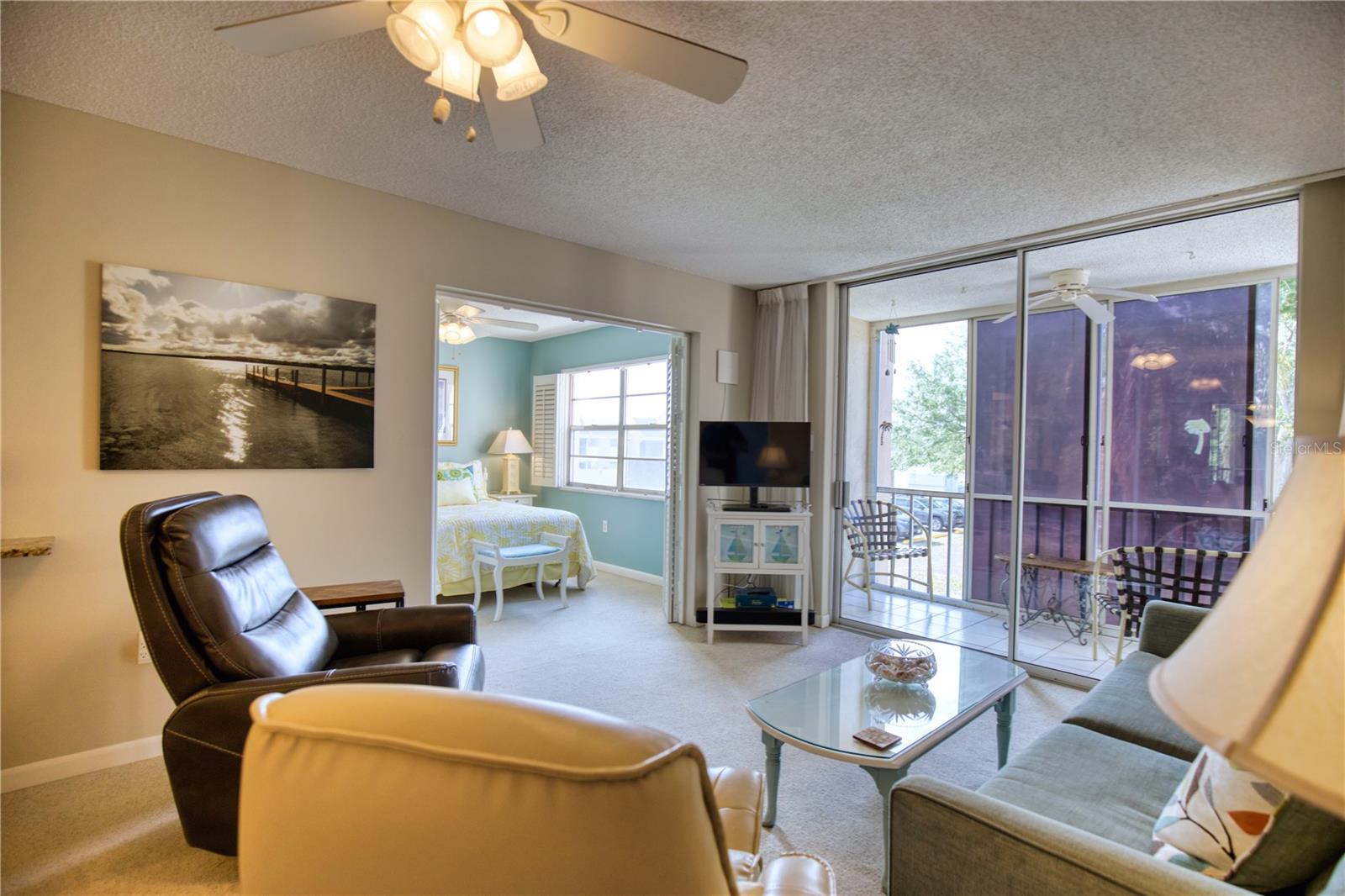 LAS PALMAS - Residential Lease