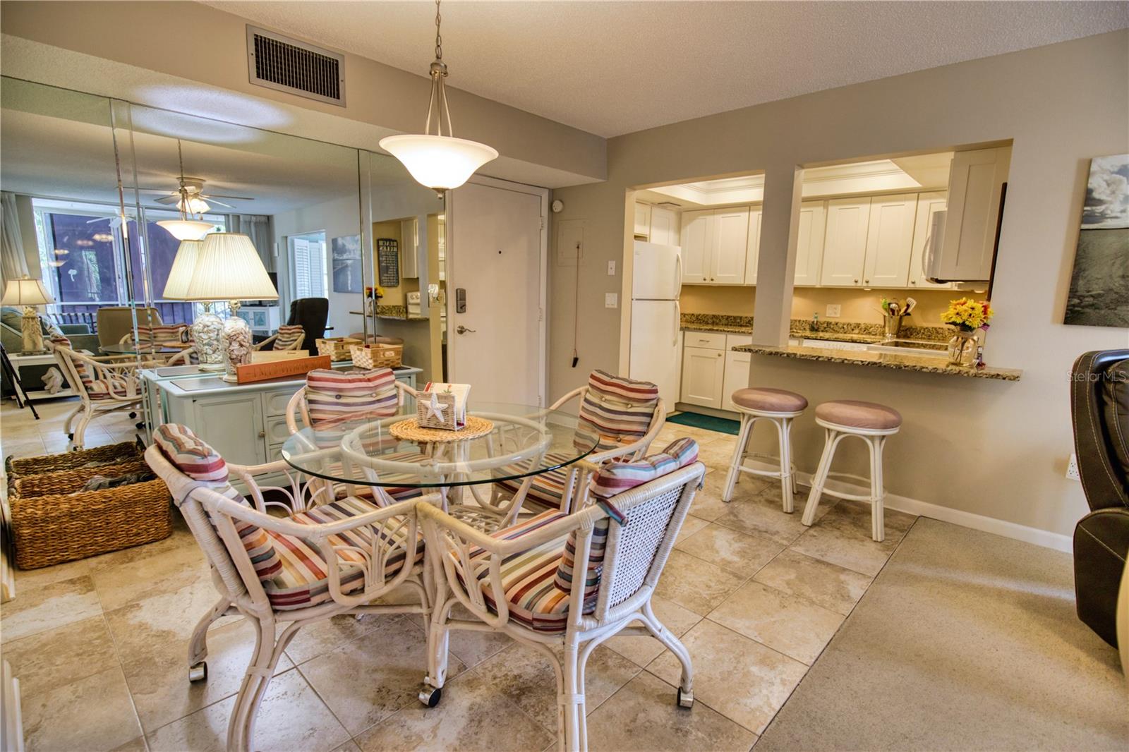 LAS PALMAS - Residential Lease