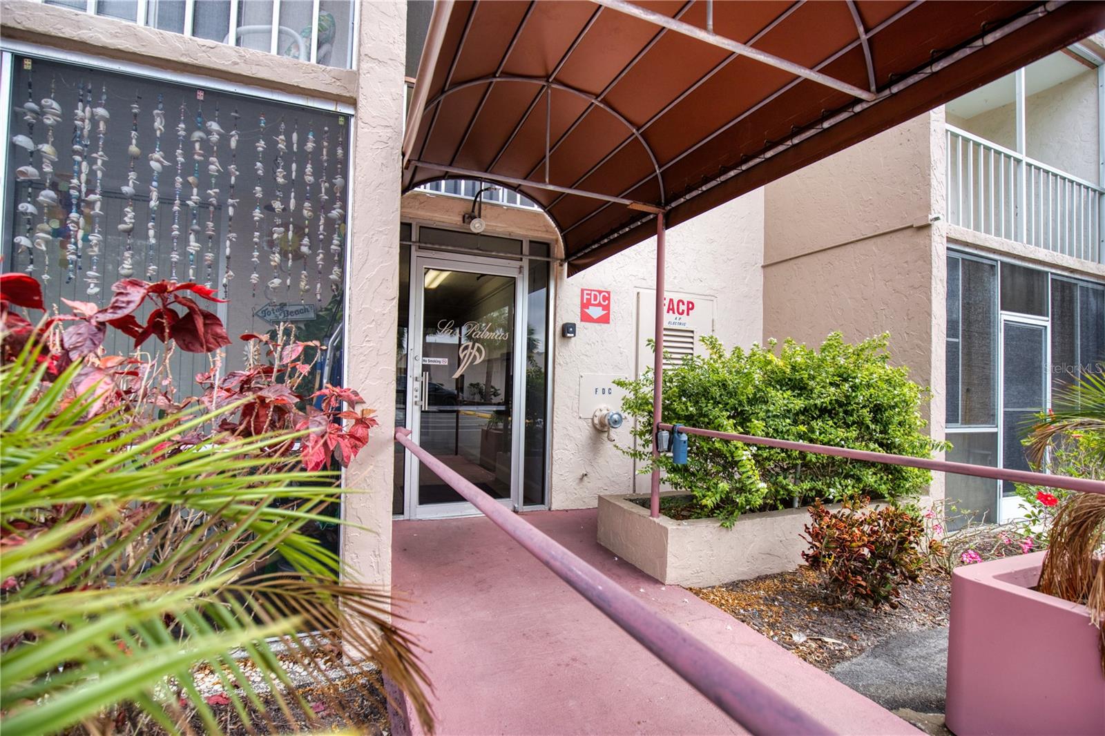 LAS PALMAS - Residential Lease