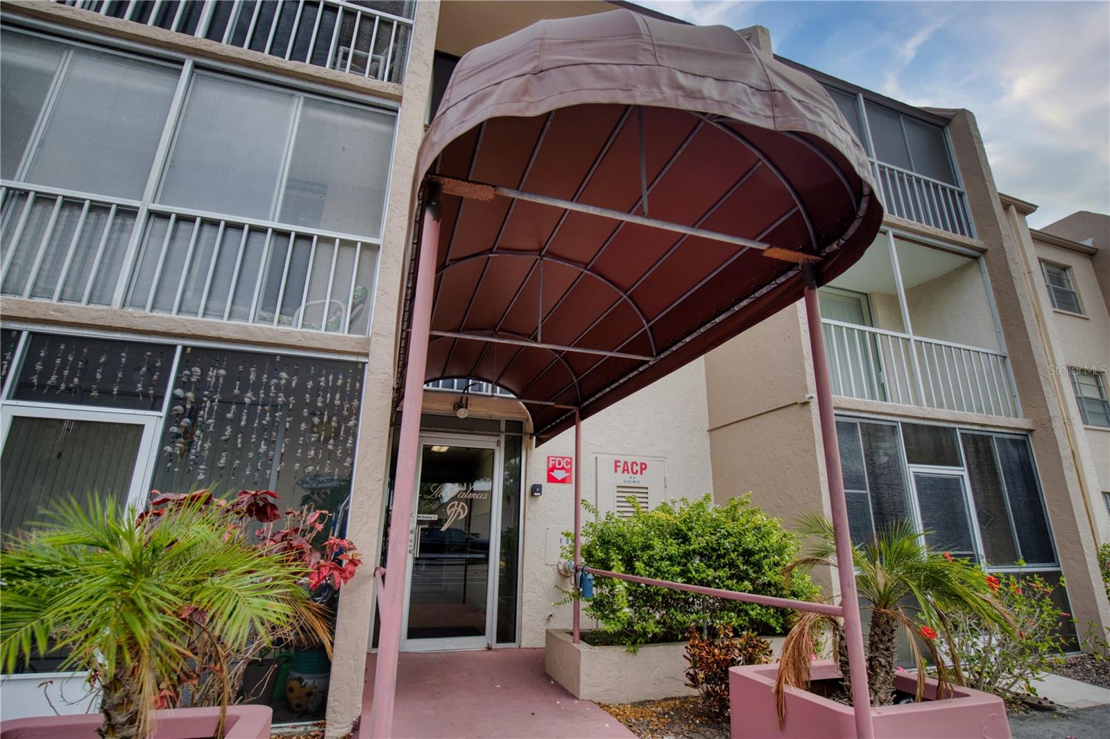 LAS PALMAS - Residential Lease